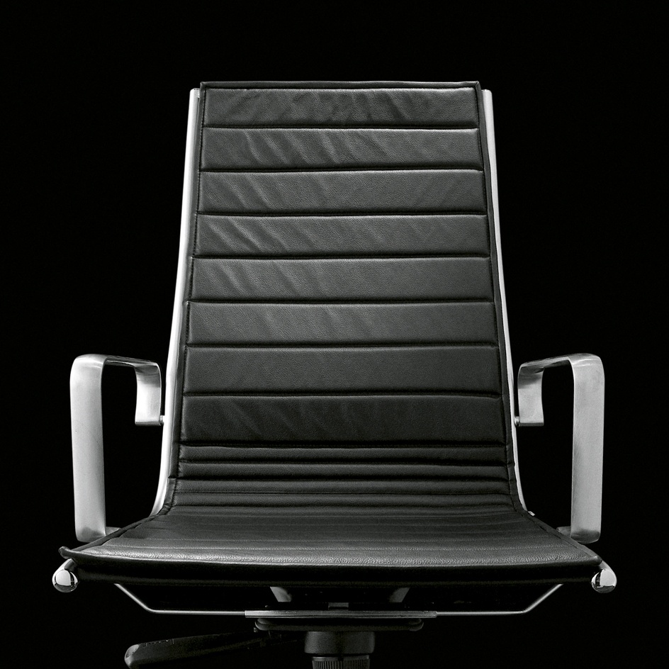 Richtungsstuhl Luxusleuchte Serie 16000 ergonomisches Drehbüro höhenverstellbare Armlehnen gepolstertes Aluminium Design schwarze Farbe